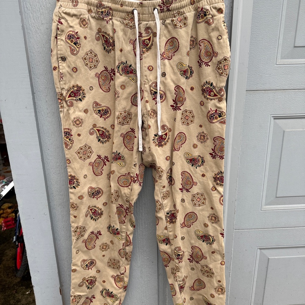 Men’s PacSun Beige Paisley Print Pants‎ size Medium